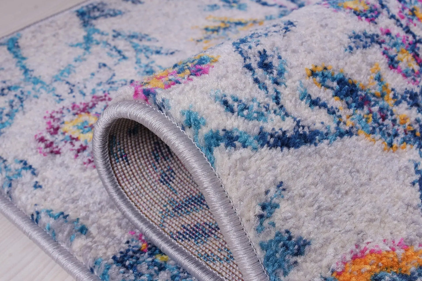 Maya Traditional Design Blue Pink Polypropylene Carpet