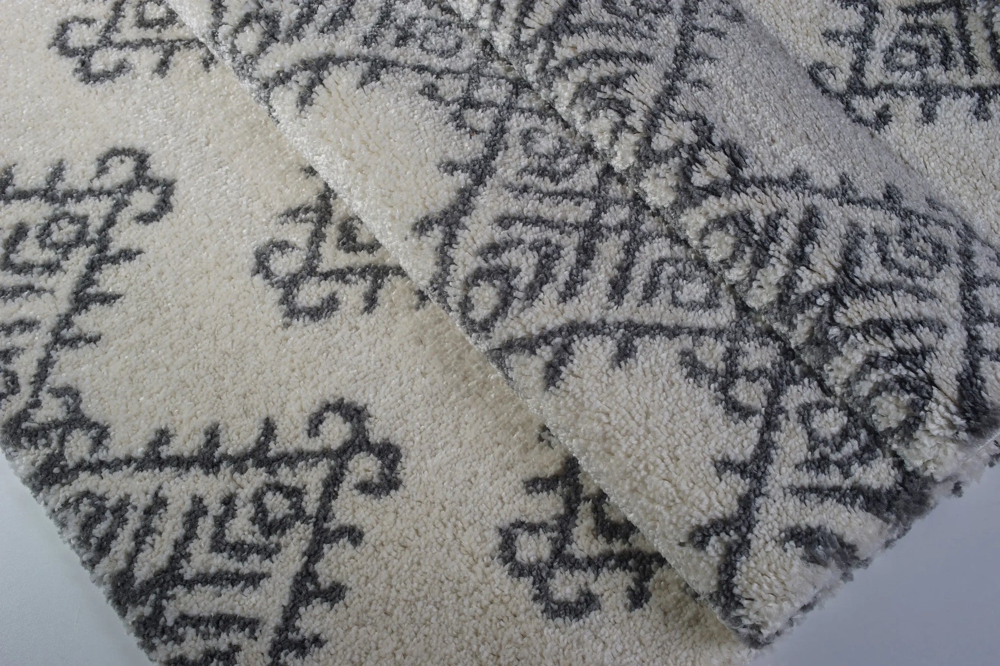 Oriental Motif Ivory Gray Shaggy Area Rug -