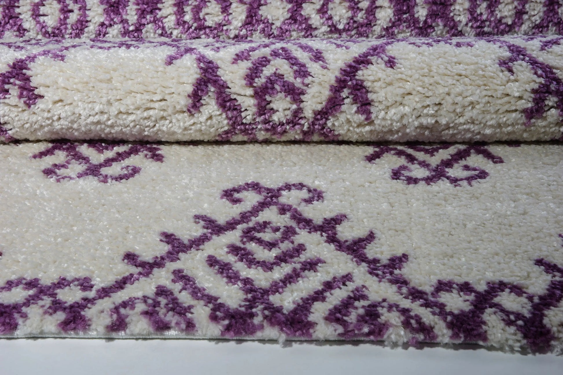 Oriental Motif Ivory Berry Shaggy Area Rug -