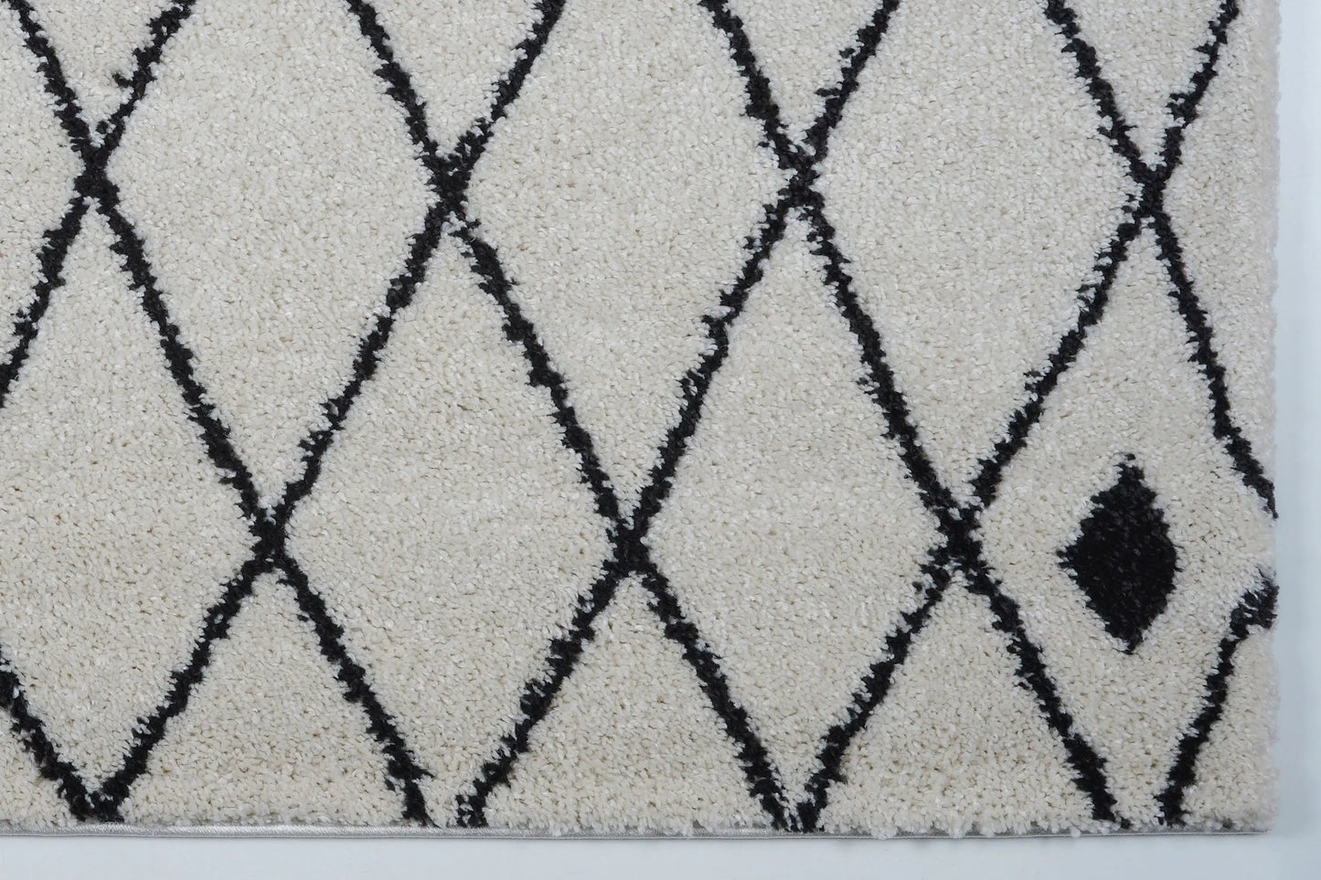 Victoria Trellis Ivory Dark Gray Shaggy Area Rug -