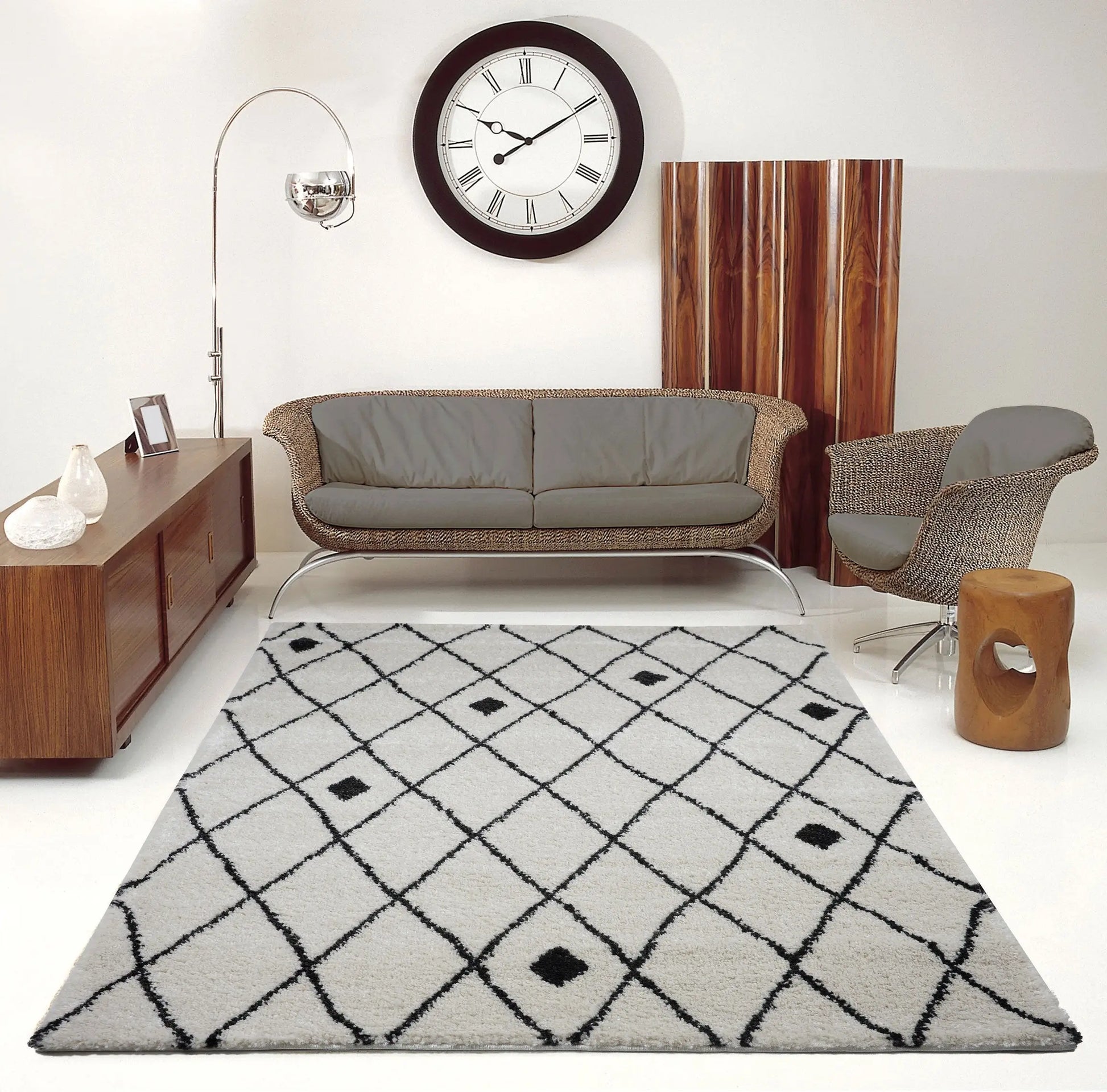 Victoria Trellis Ivory Dark Gray Shaggy Area Rug -