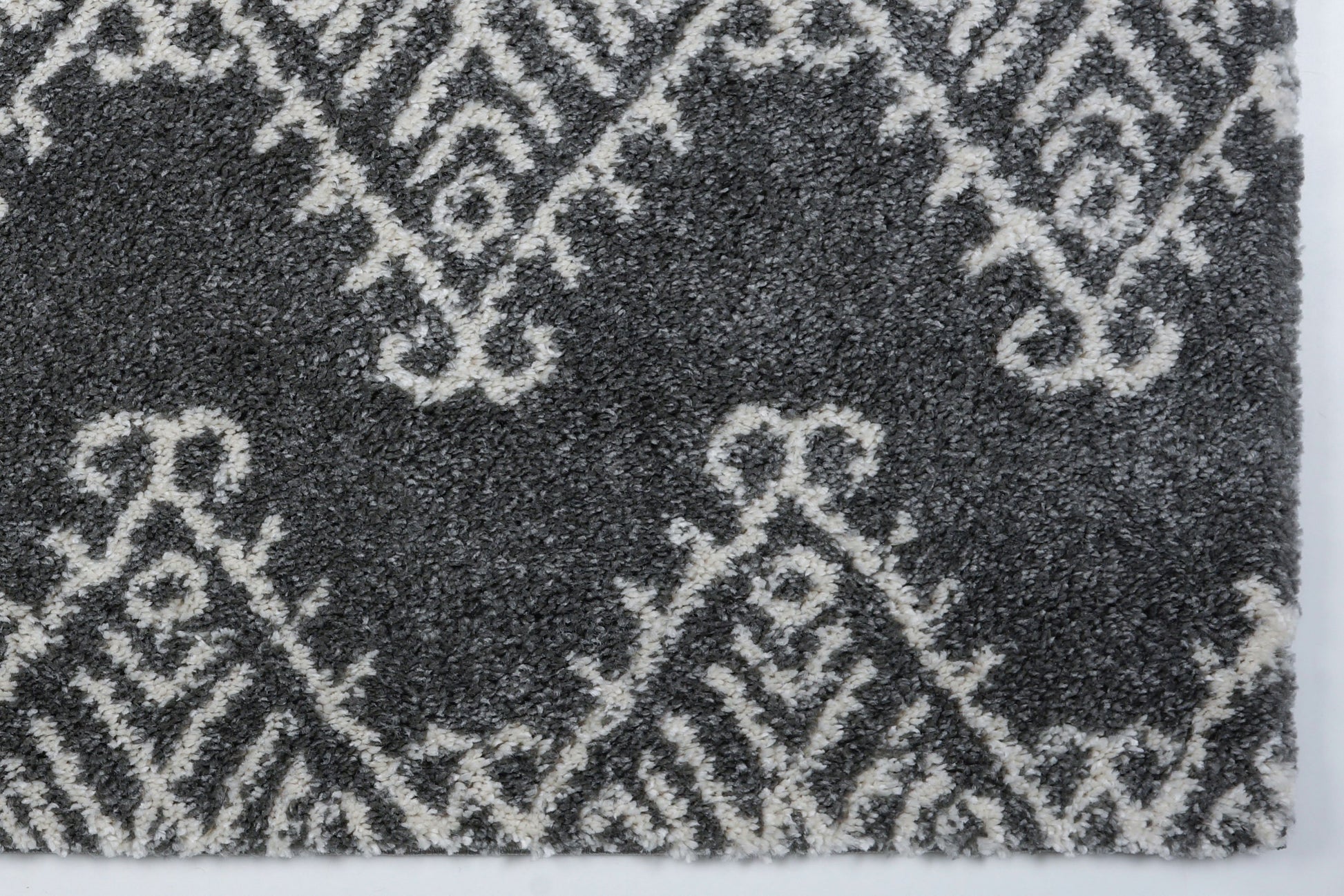 Oriental Motif Gray Ivory Shaggy Area Rug - 